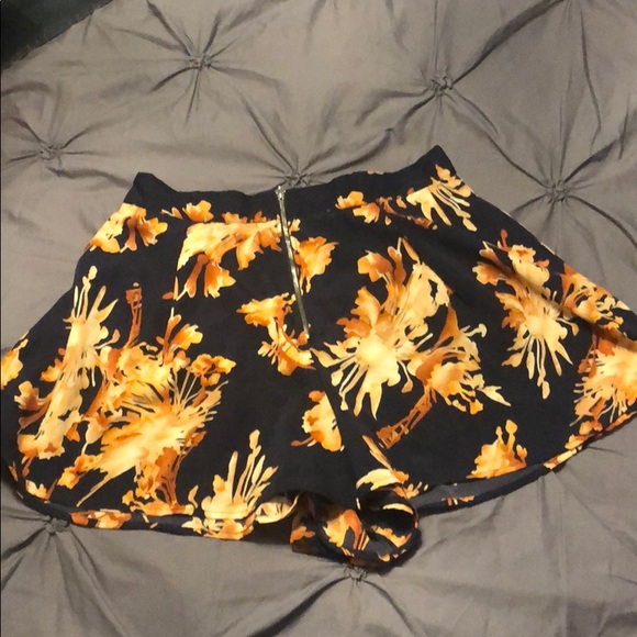 ⭐️3 for 18$⭐️Flowy Shorts - Picture 3 of 3